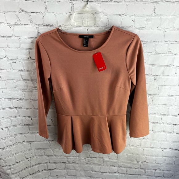 Forever 21 Tops - NWT Forever 21 Peplum Top Size Large